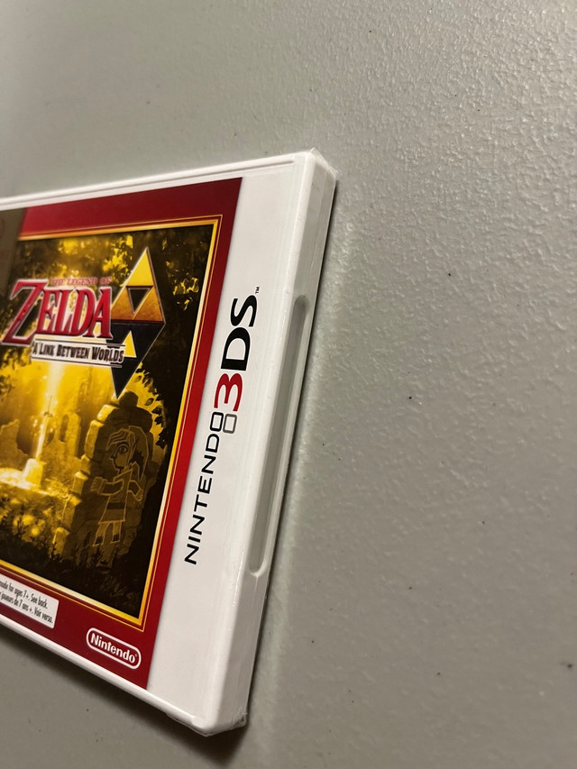 ZELDA - LINK BETWEEN WORLDS - BRAND NEW IN THE PLASTIC in Nintendo DS in City of Toronto - Image 2