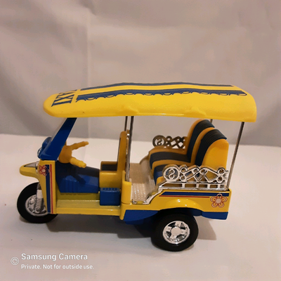 Measures approx. 5."l x 2.25"w x 3.5"h. Die-cast. Excellent condition. Amazing detail. Can position...