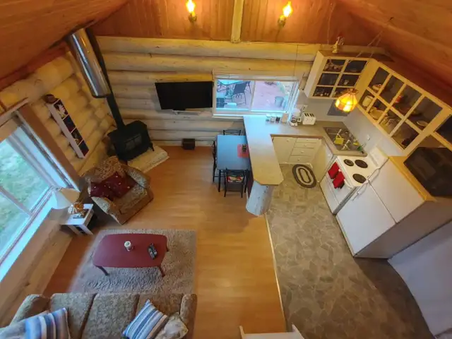 fully furnished log cabin in 100 Mile House in British Columbia in Canada - Image 2