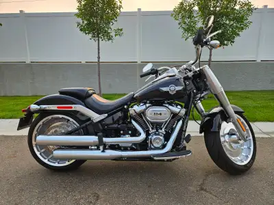 2018 FAT BOY 114 Cubic Inch V twin like brand new only has been ridden 729 KMS. All completely stock...
