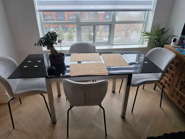 kitchen table with chairs in Dining Tables & Sets in Markham / York Region - Image 3