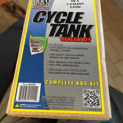 Ensemble complet qui permet de nettoyer et sceller l'Intérieur d'un réservoir d'essence de moto