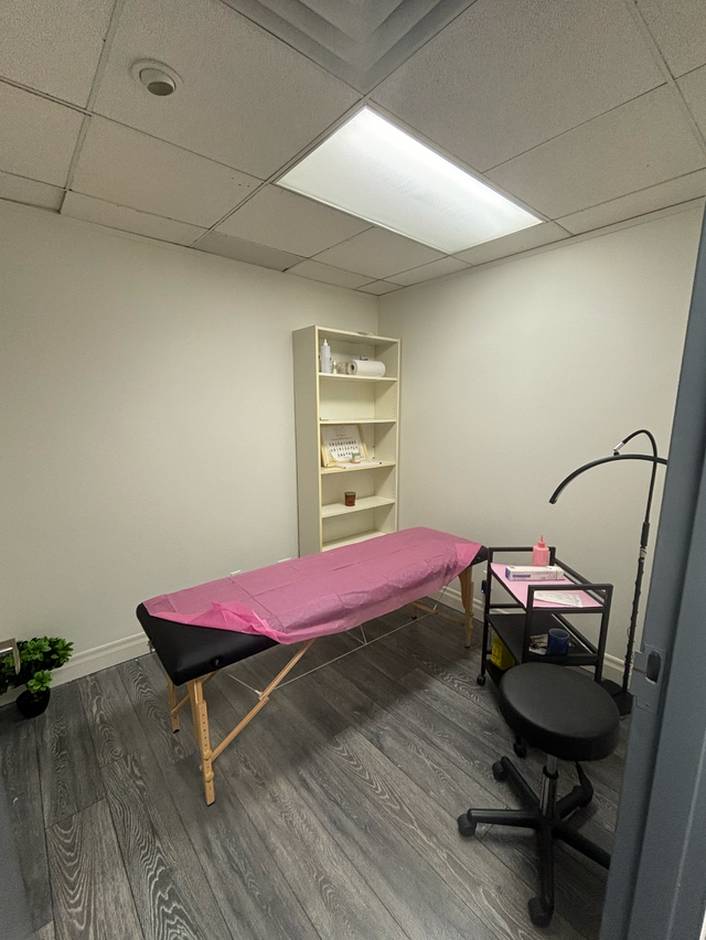 Beauty salon room rental in Room Rentals & Roommates in City of Toronto - Image 2