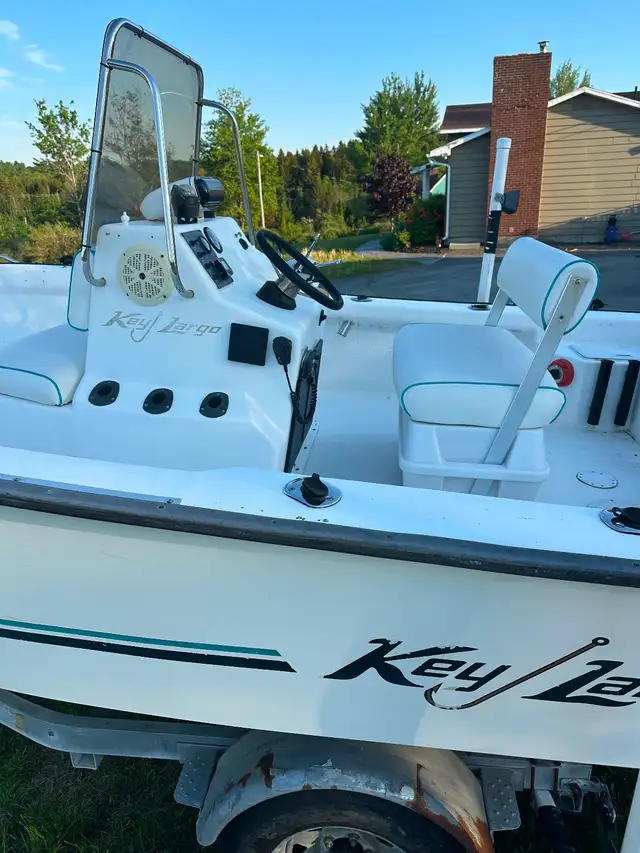 Key Largo 19’ Center Console with 135hp Outboard and Tailer in Powerboats & Motorboats in Saint John - Image 4
