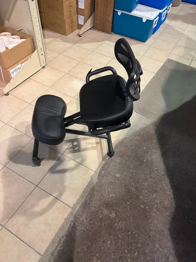 Ergonomic Kneeling Chair, Adjustable Stool in Chairs & Recliners in Kingston - Image 2