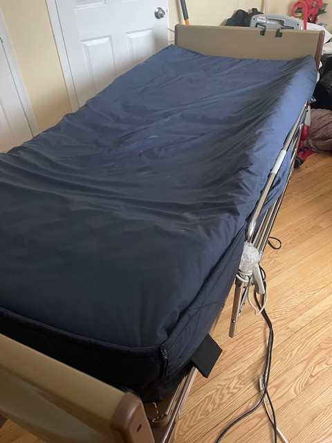 Adjustable bed with Air Mattress for Sale in Health & Special Needs in Mississauga / Peel Region - Image 2