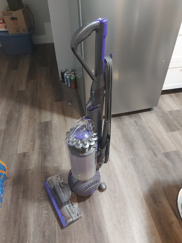 Dyson Ball Vaccume for sale nearly new in Vacuums in Trenton - Image 2