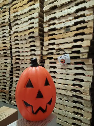 This is in storage and I will meet you there. Good for storage in the basement, keep air flow under...