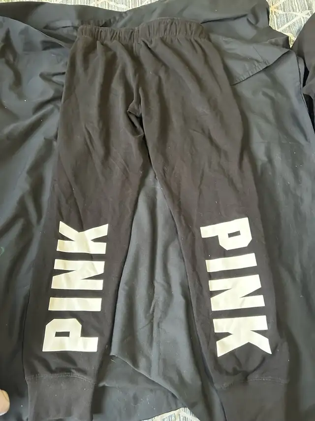 PINK Sweatpants in Women's - Bottoms in Oakville / Halton Region - Image 2