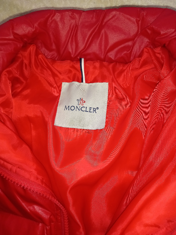 Moncler  Short Down Jacket (Red) Size 5 in Men's in Oakville / Halton Region - Image 4