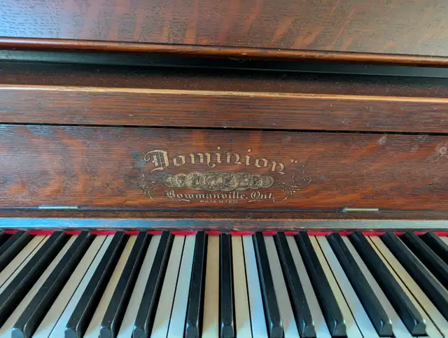 Dominion piano for sale in Pianos & Keyboards in Laval / North Shore - Image 4