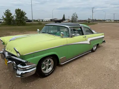 1956 Meteor Rideau Crown Victoria 3 speed overdrive Power steering Glass top roof Excellent conditio...