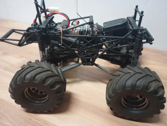 RC CAR - HPI-Racing  Wheely King 4x4 + 2 Batteries in Hobbies & Crafts in Mississauga / Peel Region - Image 7