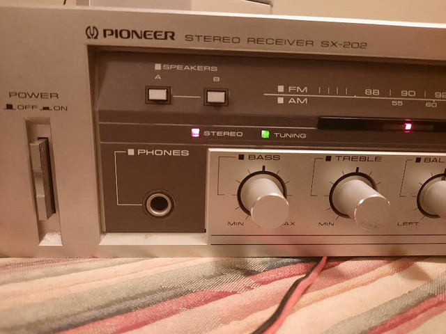 Stereo receiver Pioneer with 2 speakers in good condition in CDs, DVDs & Blu-ray in Markham / York Region - Image 3