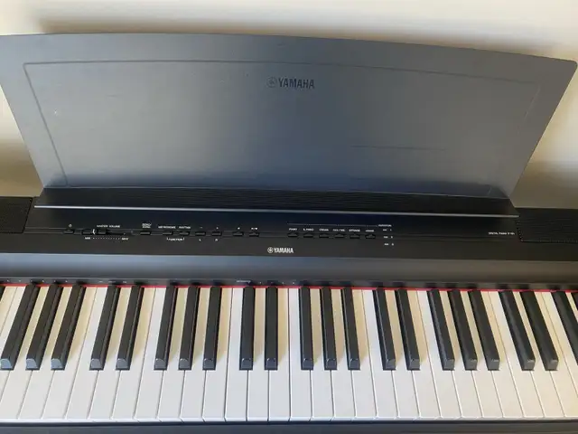 Yamaha P121 73 Key Digital Piano with Stand and stool in Pianos & Keyboards in Calgary - Image 5