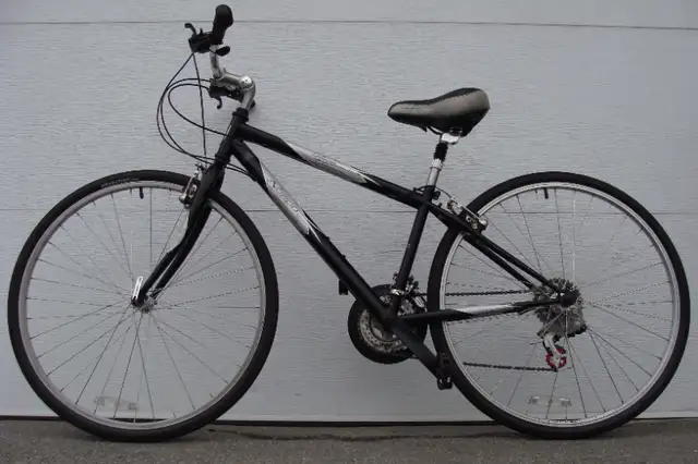 Norco Vélo Hybrid Bike 700x35C 21-vit./spd. T.BEAU/V.GOOD in Cruiser, Commuter & Hybrid in Laurentides - Image 3