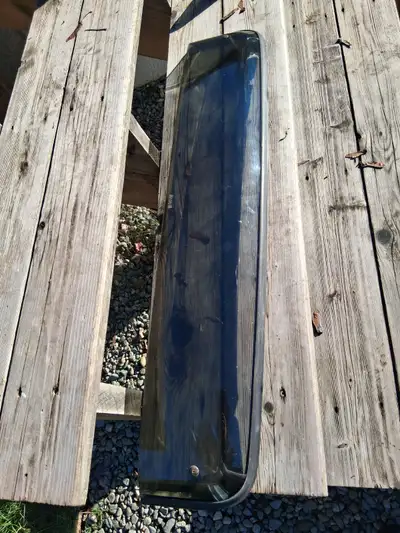 Taken off of my old 1990 bmw 325i. In decent shape, just needs a little sprucing up. Clips in fine s...