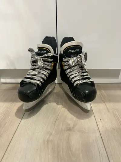 Preowned Youth Size 12 Black Bauer Ice Hockey Skates, View more