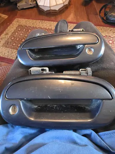 Door handles for 1997 to 1999 ford expedition or f150 front doors