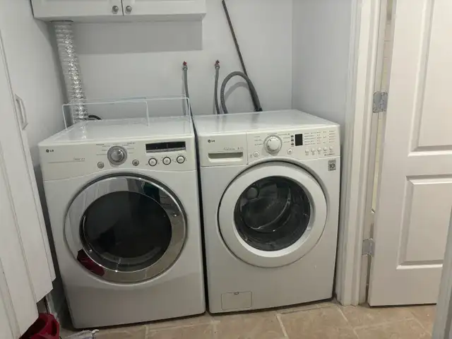 fully furnished basement room in Room Rentals & Roommates in City of Toronto - Image 7