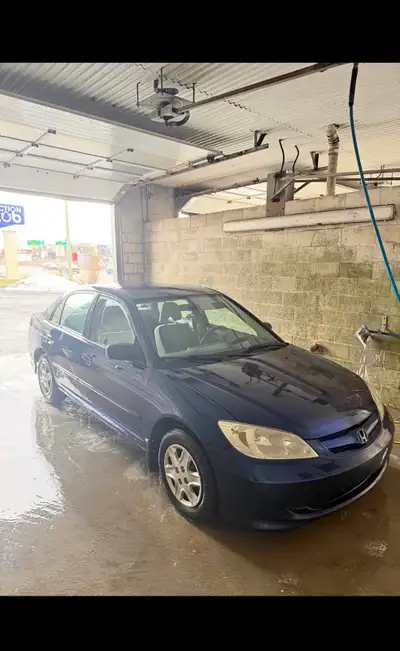 Honda Civic 2005 167 000 km Automatique Roule très bien Véhicule économique et fiable Table avant on...