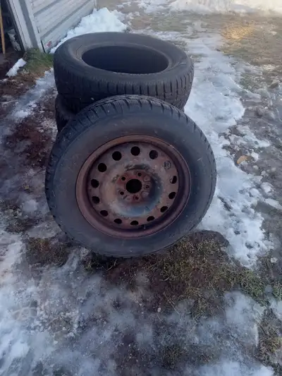 2 Ironman Polartrax Gen 2 and 2 Hercules Avalanche Rt winter tires. Three of them are mounted on rim...