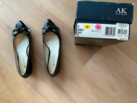 Black patent leather Anne Klein shoes