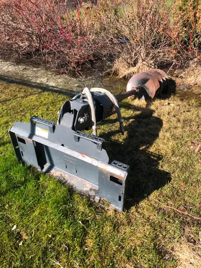 Comes with 6’ extension arm, capable of drilling 14’ deep, 9”,12”, and 18” bits