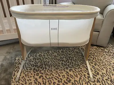 Basinet by babybjorn in Cribs in City of Montréal - Image 3