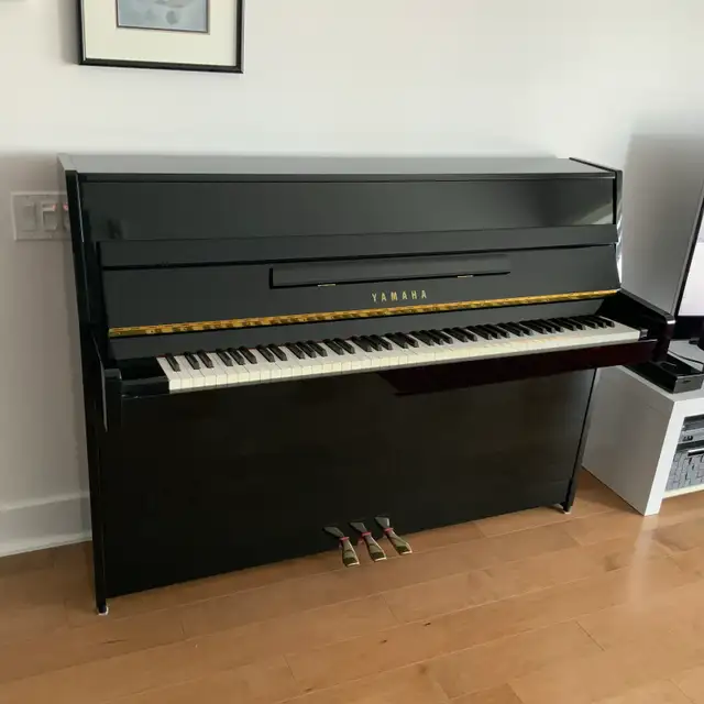 Piano Yamaha in Pianos & Keyboards in Longueuil / South Shore - Image 3