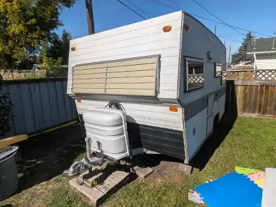1972 Skipper new tires. New lights new 7-pin with breakaway battery Radio installed, needs antenna,...
