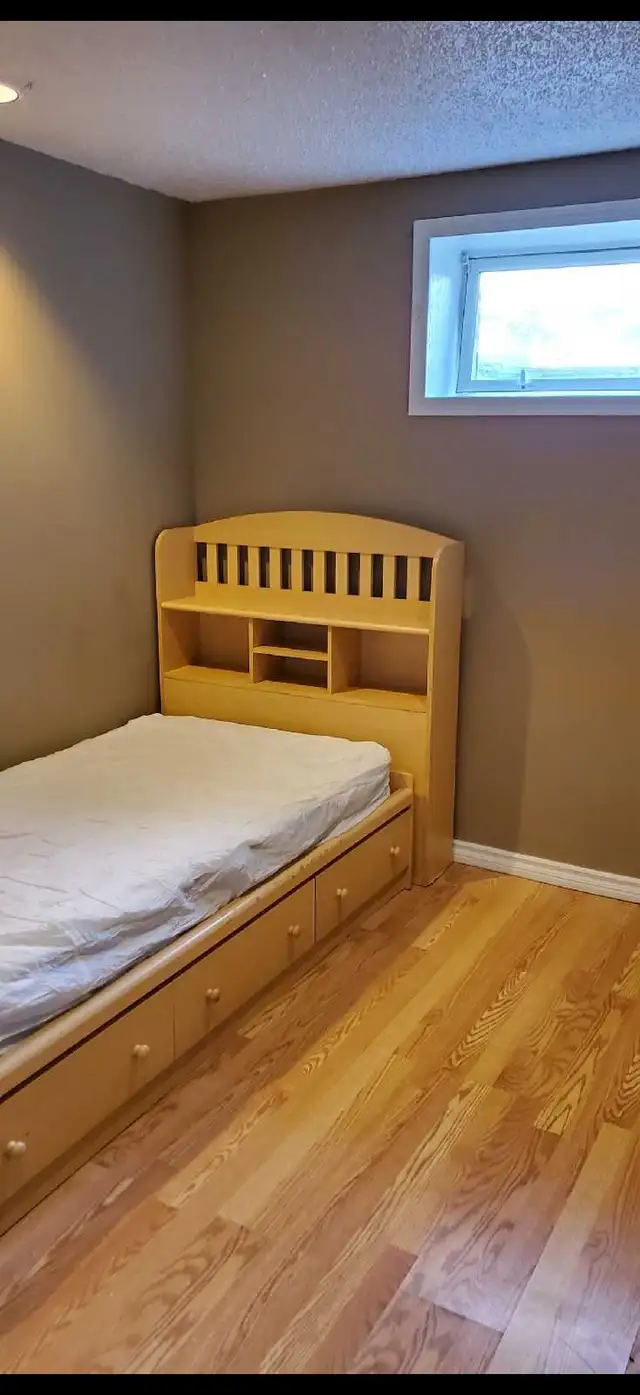 Room for Rent Whitehorn / Falconridge Area NE