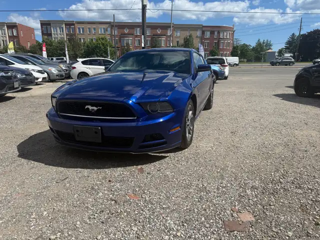 2014 Ford Mustangs V6 / AppleCarplay