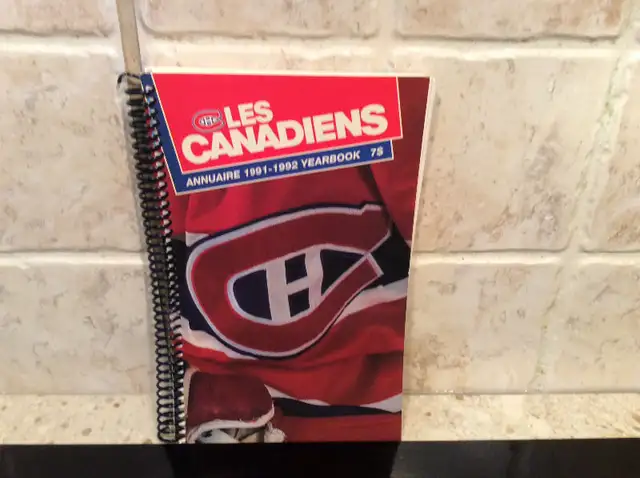 Vintage Les CANADIENS  7 livres hockey an 1989 à 1996 in Other in Laval / North Shore - Image 7
