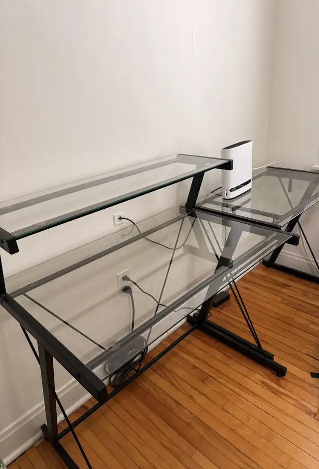 Metal-Glass Desk  in Desks in Sarnia - Image 2