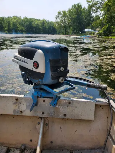 Very nice 1957 evinrude 18 hp, runs well, can see running. Includes dual line fuel tank of the perio...