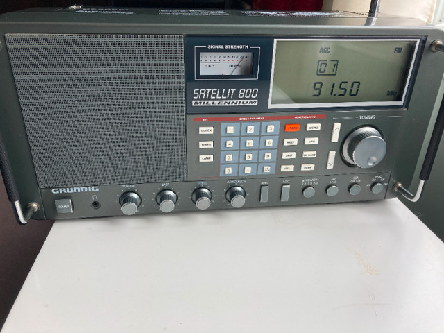 Grundig Classic Satellit 800 Radio in General Electronics in Kingston - Image 2