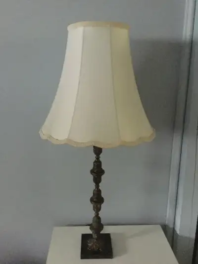 Lampe de table antique, View more