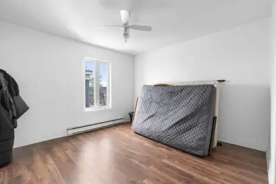 Disponible à partir du 1er mai 2026, venez découvrir cet appartement de 5-1/2 au 2ème étage d’un dup...
