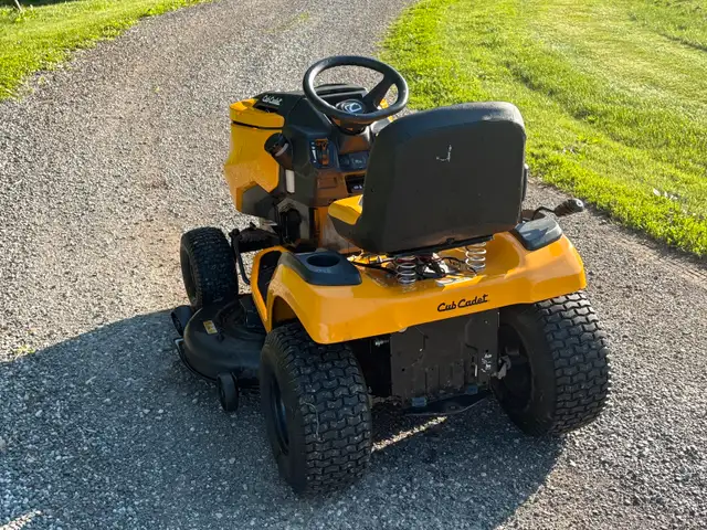 Cub Cadet XT1 46” in Other in London - Image 5