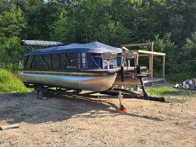 Experience superior comfort on the water with this 2023 23' Legend pontoon boat with trailer,powered...