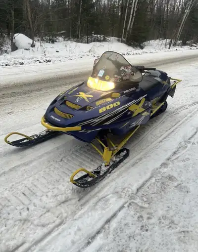 2003 Polaris edge x 800 Sled has reverse …good track other than a few studs pulled out