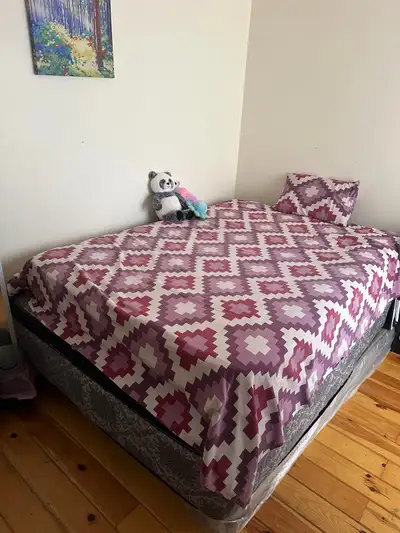 Room for Rent – Available November 1: A room is available in a clean and convenient home near Queen...