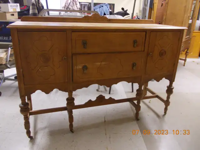 Meubles antiques in Hutches & Display Cabinets in Lac-Saint-Jean - Image 3