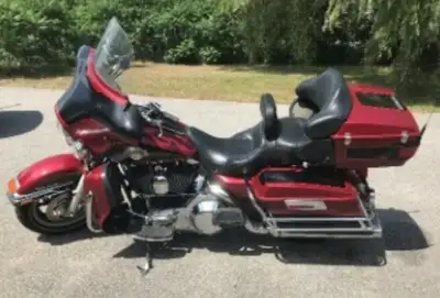 2006 Harley Davidson Electra Glide Ultra Classic (FLHTCUI) is a touring motorcycle known for its com...