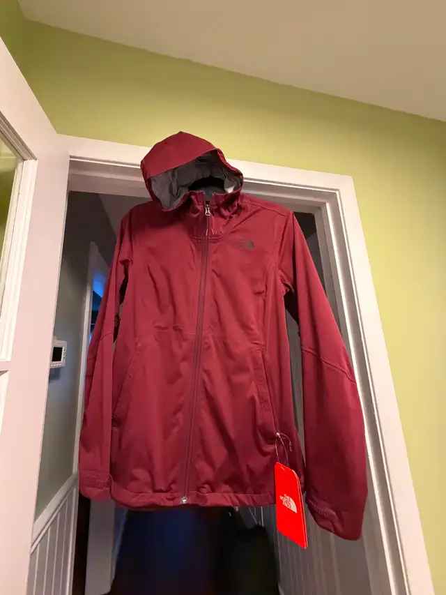 North Face Fall Jacket in Women's - Tops & Outerwear in Oshawa / Durham Region - Image 4