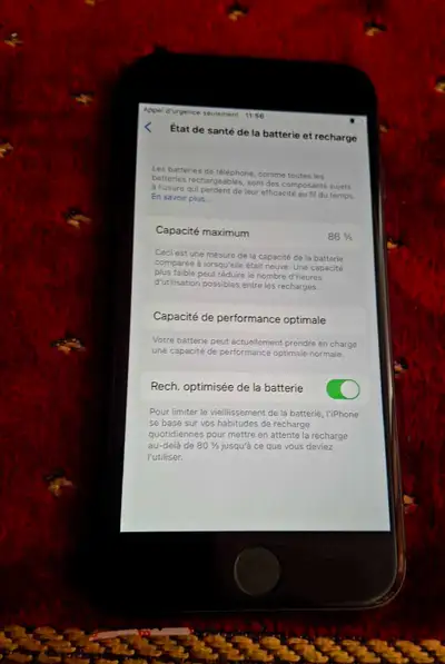 Je vends mon iPhone 8 avec 64 Go de capacité de stockage, un appareil qui présente quelques signes d...