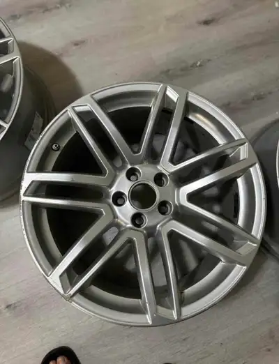 Set of 4 OEM-style Audi rims in great condition. Specs: 19x9”, 5x112 bolt pattern, ET33 offset, 66.1...