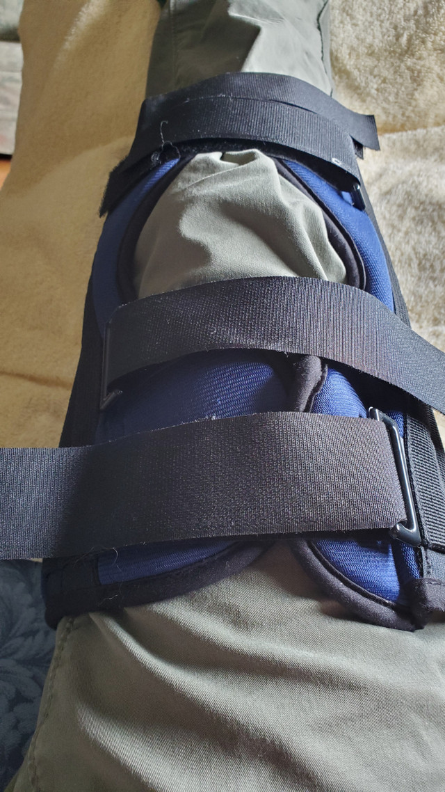 Knee brace CE brand Medium 25$ in Health & Special Needs in Calgary - Image 3