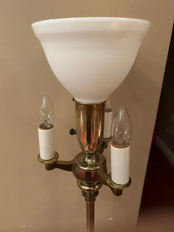 Vintage Floor Lamp in Indoor Lighting & Fans in Hamilton - Image 3